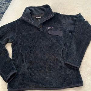 Patagonia fluffy sweatshirt. Navy. Size women’s small. Excellent condition